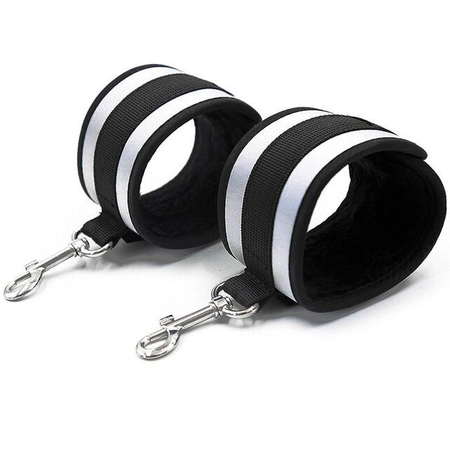 Menottes BDSM Poignets Néoprène Confort Crochet Métal - Ohmama Fetish